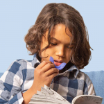 MachouKid pendant la lecture de l'enfant